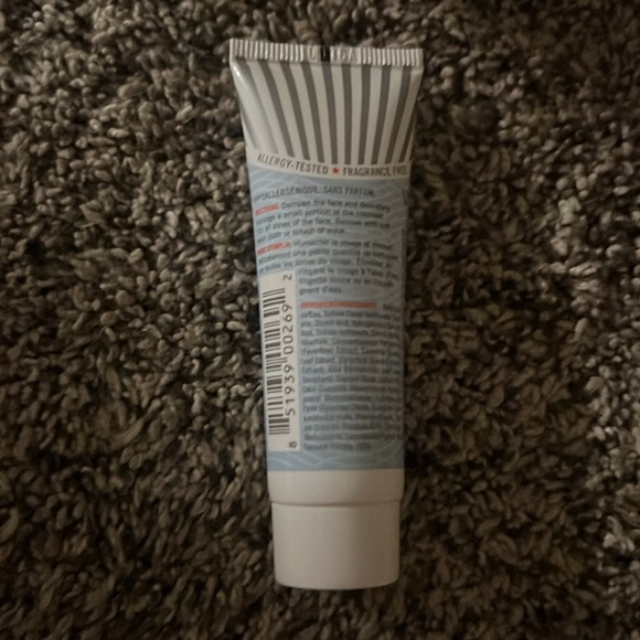First Aid Beauty Pure Skin Face Cleanser MINI - Picture 2 of 2
